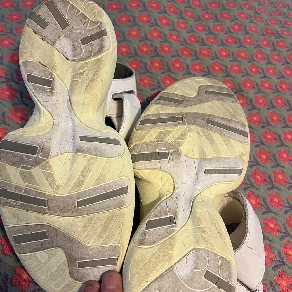 Sorel White Women's Sandals - Picture 3 of 6